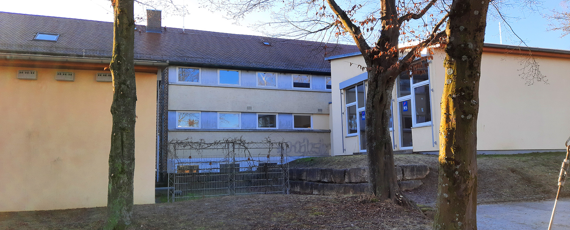 Grundschule Haldenschule Rommelshausen - Sliderbild Schulgebäude