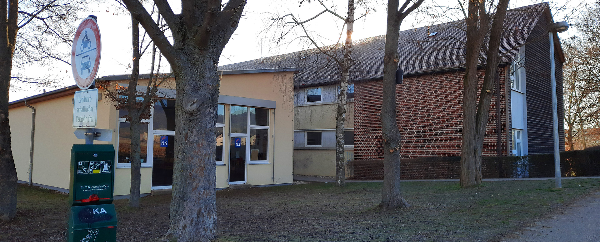 Grundschule Haldenschule Rommelshausen - Bild Schulgebäude